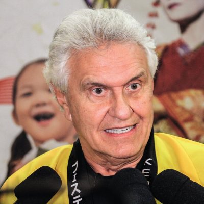 Caiado oferece conselhos a Flávio após declarações sobre urnas em encontro com embaixadores