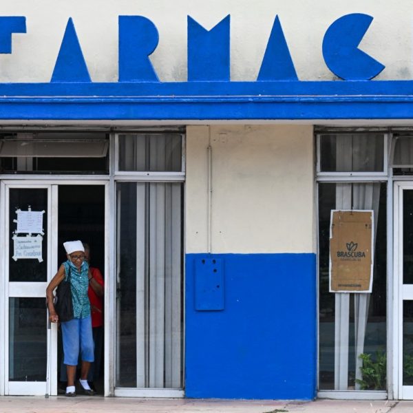 A transição de Cuba: do comunismo à economia privada sob a influência de Trump