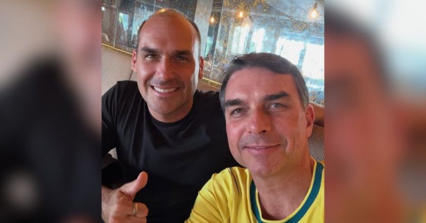 Demissão sugerida pela PF para Eduardo Bolsonaro e Green Card afetam estratégia de campanha de Flávio