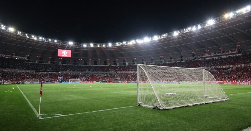 Internacional e Cruzeiro se enfrentam no Brasileirão: detalhes de transmissão, horário e formações das equipes