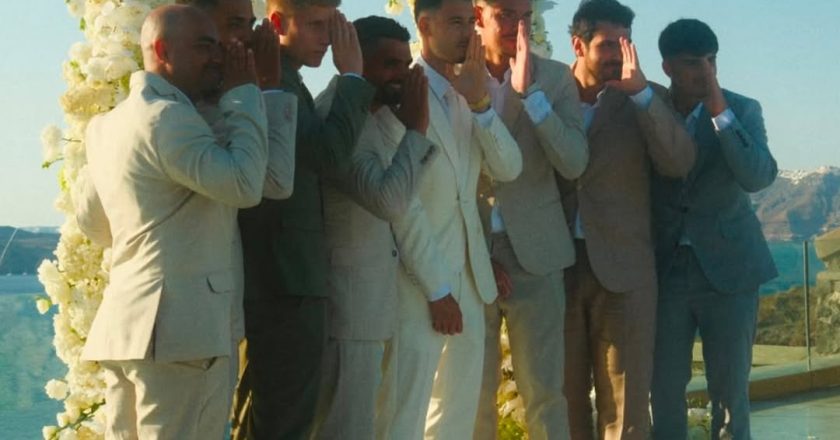 Gabriel Martinelli, atleta da Seleção, celebra casamento com Isabella Rousso em cerimônia na Grécia