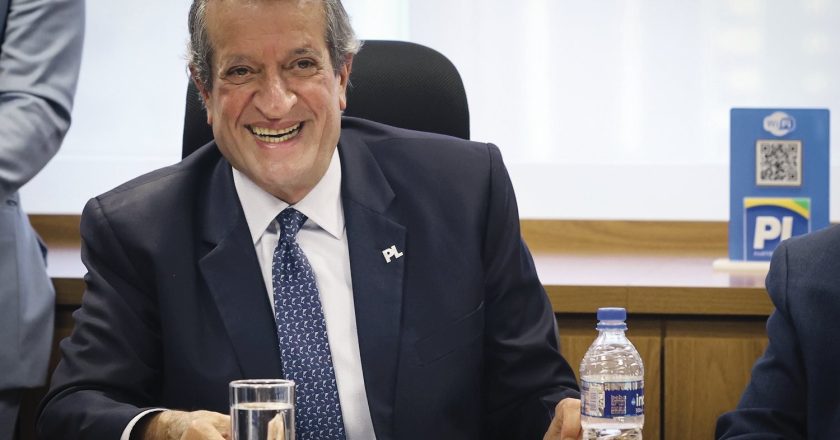 Valdemar desvia de polêmica entre Flávio e Michelle e propõe aumento da participação feminina na política