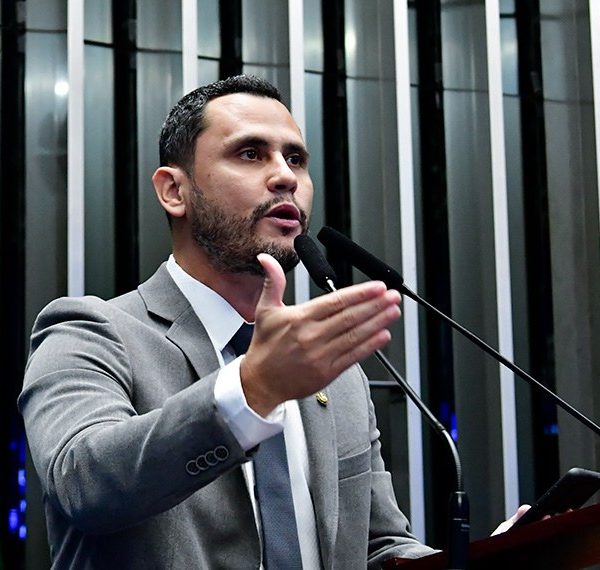 Eleições em Minas Gerais: O impacto da ausência de Cleitinho na corrida pelo governo