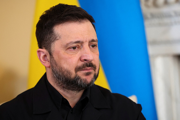 Crise na Ucrânia leva Zelensky a trocar ministros da Defesa e comandante do Exército durante conflito ativo