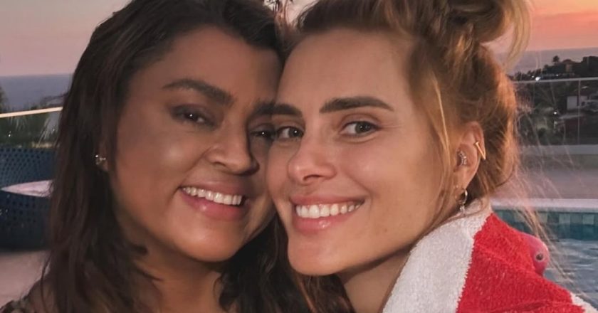Carolina Dieckmann revela por que evita falar sobre Preta Gil: “Desafiador