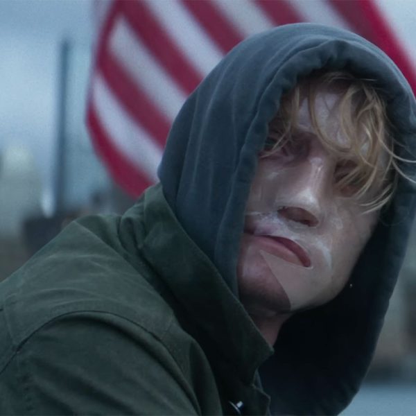 Novo trailer revela detalhes de Cara de Barro, a estreia do terror na DC