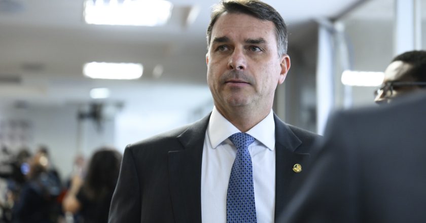 Flávio Bolsonaro propõe simplificação no processo de registro de candidaturas
