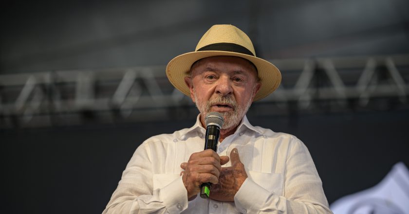 Lula e o chapéu na urna: o que dizem as regras do TSE?