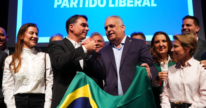 Flávio Bolsonaro define vice e intensifica embate com Lula na campanha eleitoral