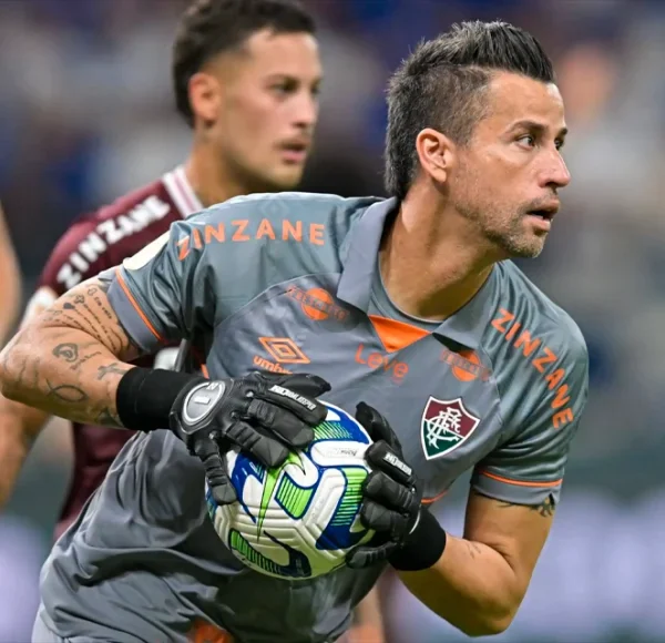 Fábio brilha com defesa espetacular e garante classificação do Fluminense na Libertadores
