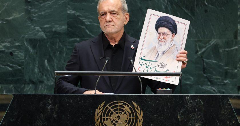 Líder iraniano critica EUA de ‘terrorismo’ em mensagem direta a Trump na ONU