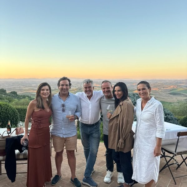 Cíntia Chagas e Rubens Barrichello compartilham cliques românticos após oficializarem relacionamento
