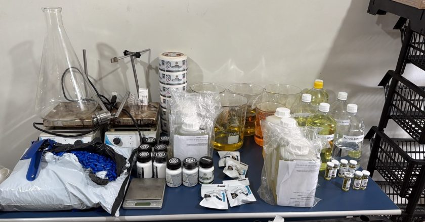 Polícia desmonta fábrica clandestina de anabolizantes em São Gonçalo
