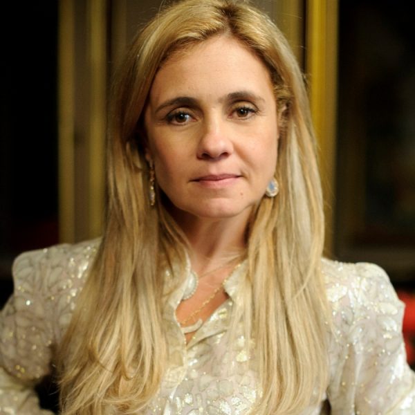 Adriana Esteves compartilha sua surpresa ao receber convite para reviver Carminha em “Avenida Brasil 2