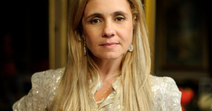 Adriana Esteves compartilha sua surpresa ao receber convite para reviver Carminha em “Avenida Brasil 2
