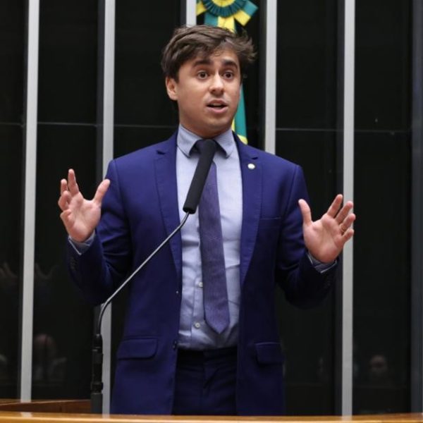 Ministra do TSE afirma que Nikolas misrepresentou declaração de Lula sobre ‘toque’ em mulheres e ordena a retirada do vídeo