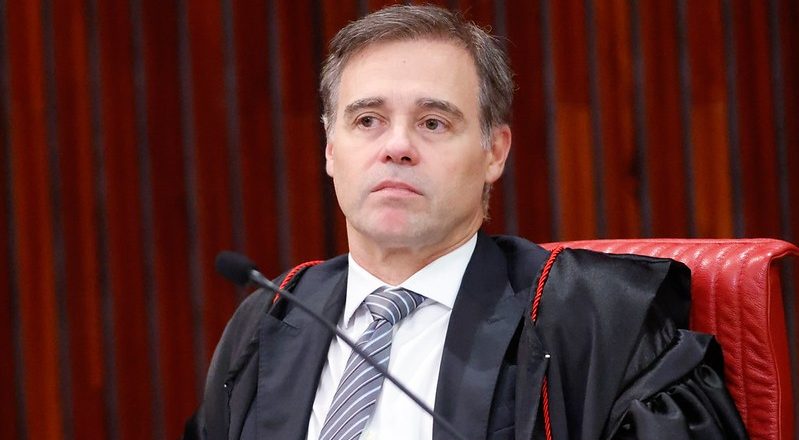 TSE avalia limitações na divulgação eleitoral em grupos do WhatsApp durante a fase final das eleições
