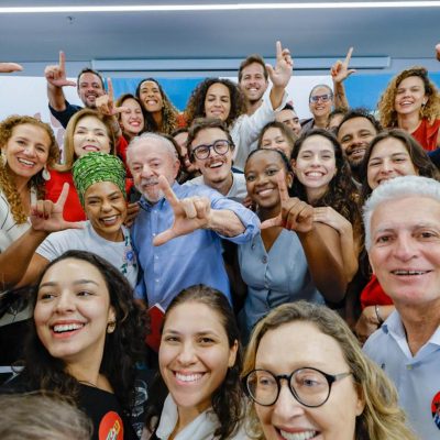 Lula, acompanhado por Ana Elisa, busca fortalecer sua presença nas redes sociais para garantir reeleição