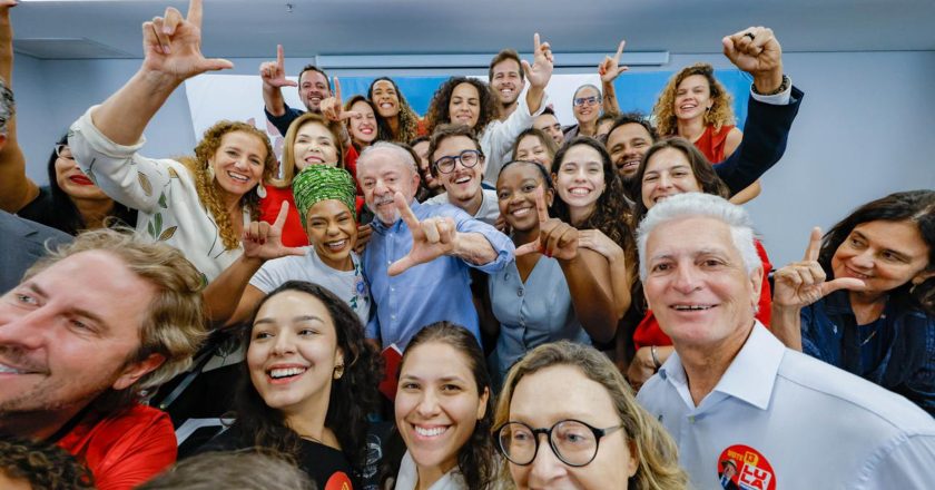 Lula, acompanhado por Ana Elisa, busca fortalecer sua presença nas redes sociais para garantir reeleição