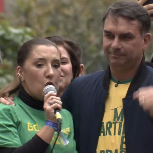 Flávio Bolsonaro promete eliminar o split payment da reforma tributária caso seja eleito