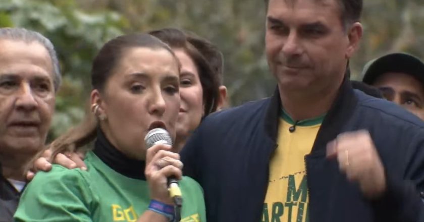 Flávio Bolsonaro promete eliminar o split payment da reforma tributária caso seja eleito