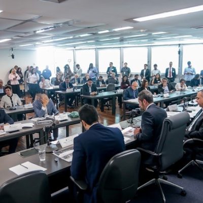 Parlamento fluminense debate orçamento com previsão de déficit de R$ 14 bilhões