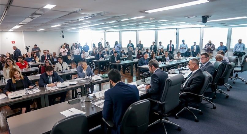 Parlamento fluminense debate orçamento com previsão de déficit de R$ 14 bilhões